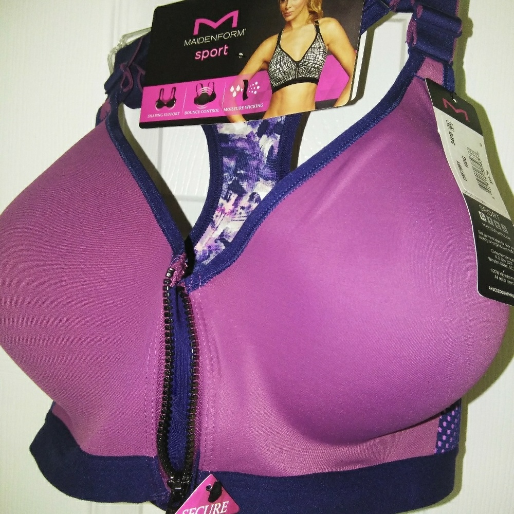 Maidenform sport bra. Racerback, secure zip.